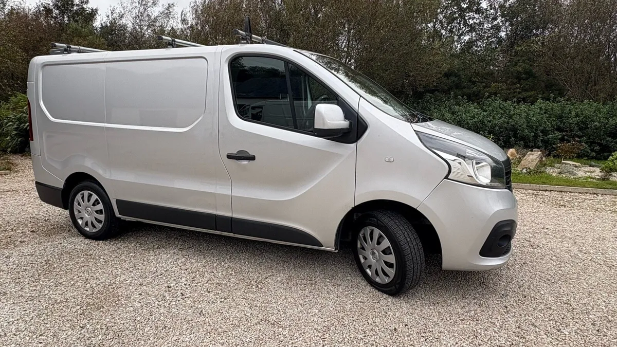RENAULT TRAFIC van - Image 1