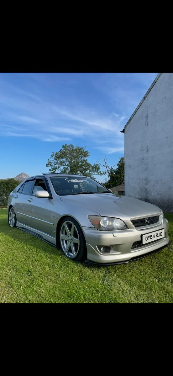 Lexus IS200 Sport - Image 3