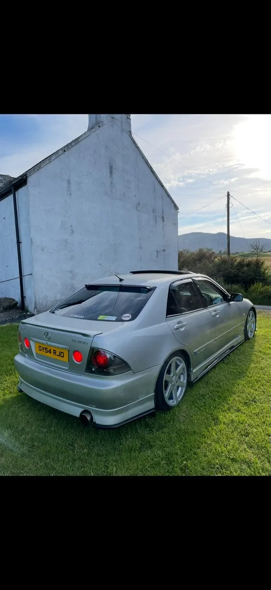 Lexus IS200 Sport - Image 4