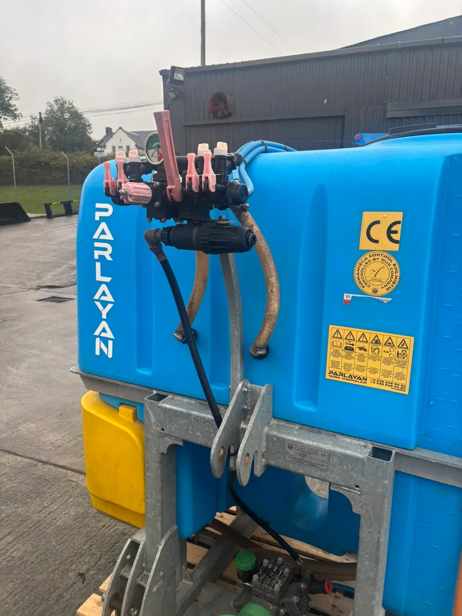 PARLAYAN 1000 LTR SPRAYER - Image 4