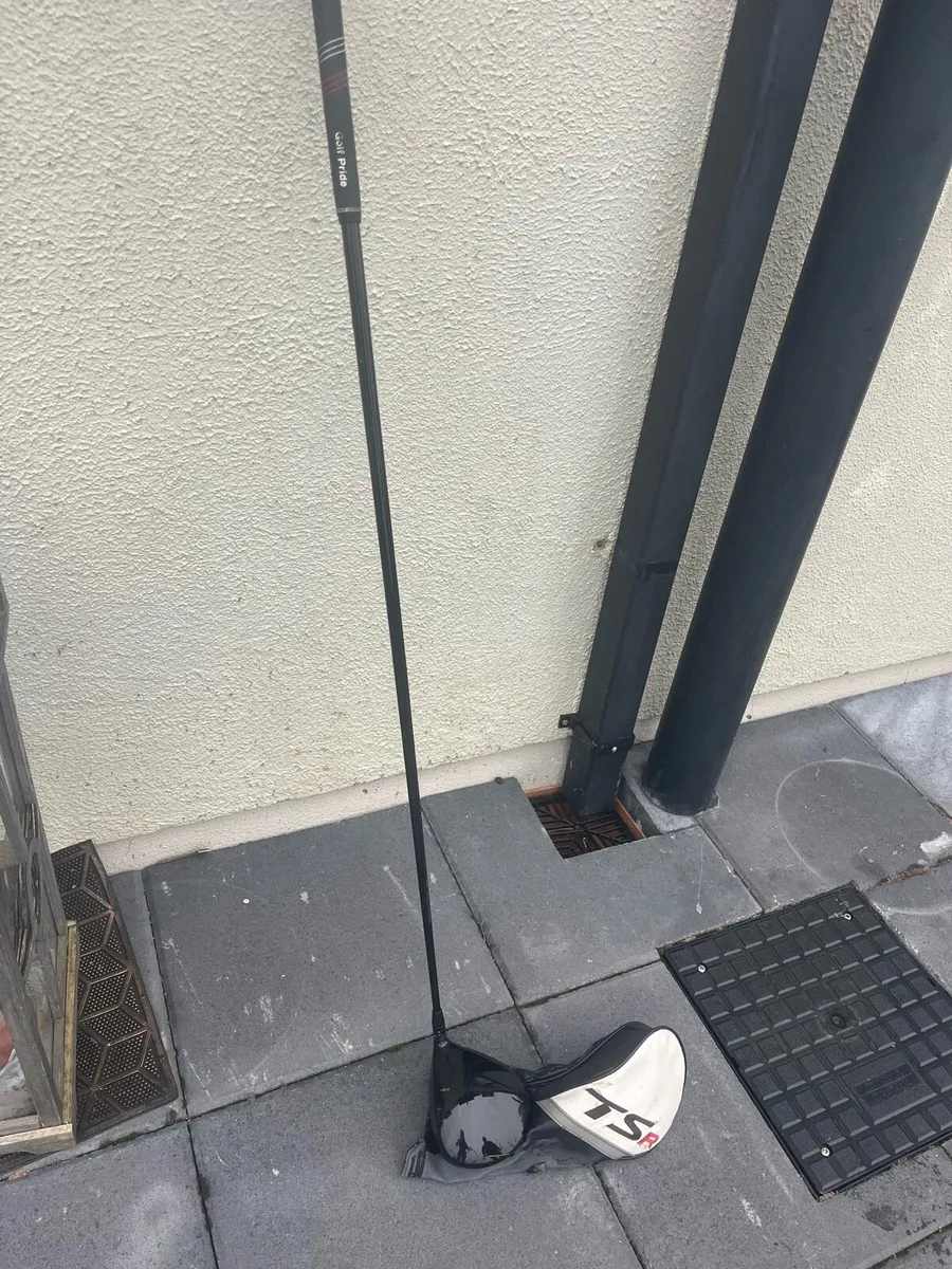 Left handed Titleist TSR 3 Driver - Image 1