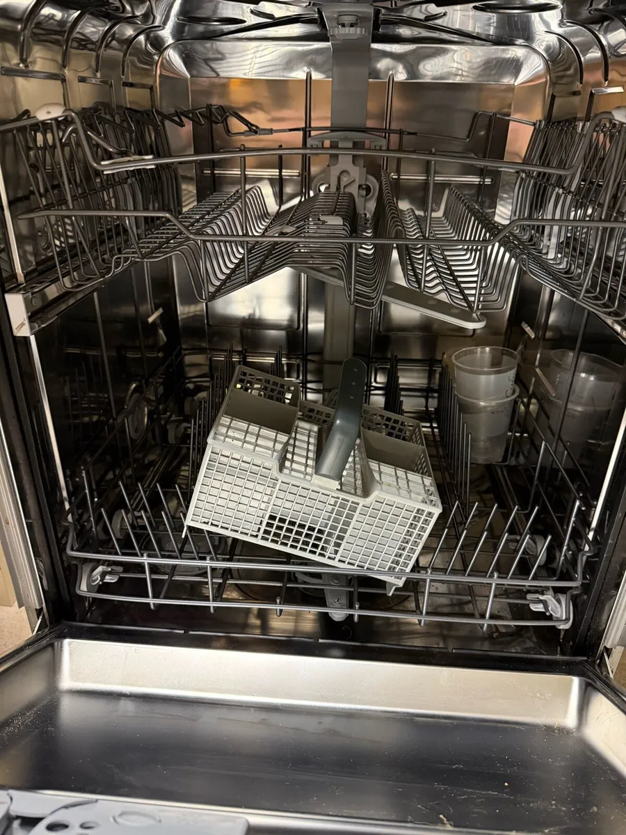 Whirlpool dishwasher - Image 2