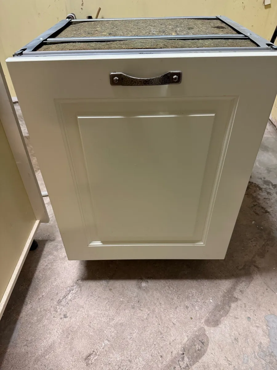 Whirlpool dishwasher - Image 3
