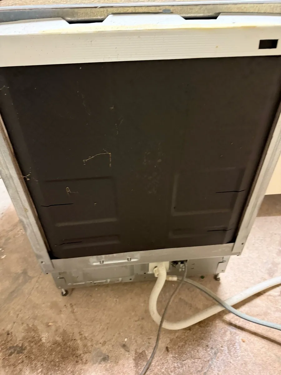 Whirlpool dishwasher - Image 4