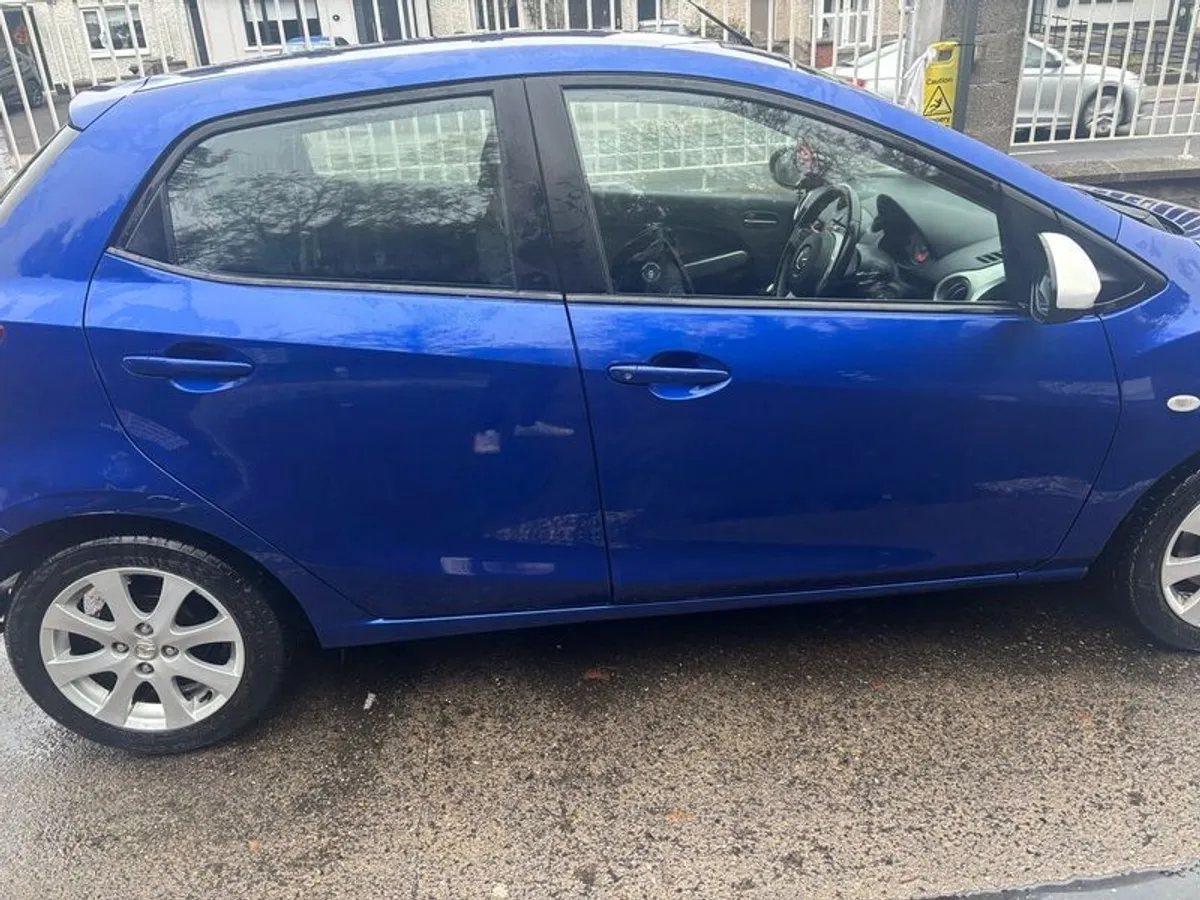 2010 Mazda 2 - excellent condition - Image 4