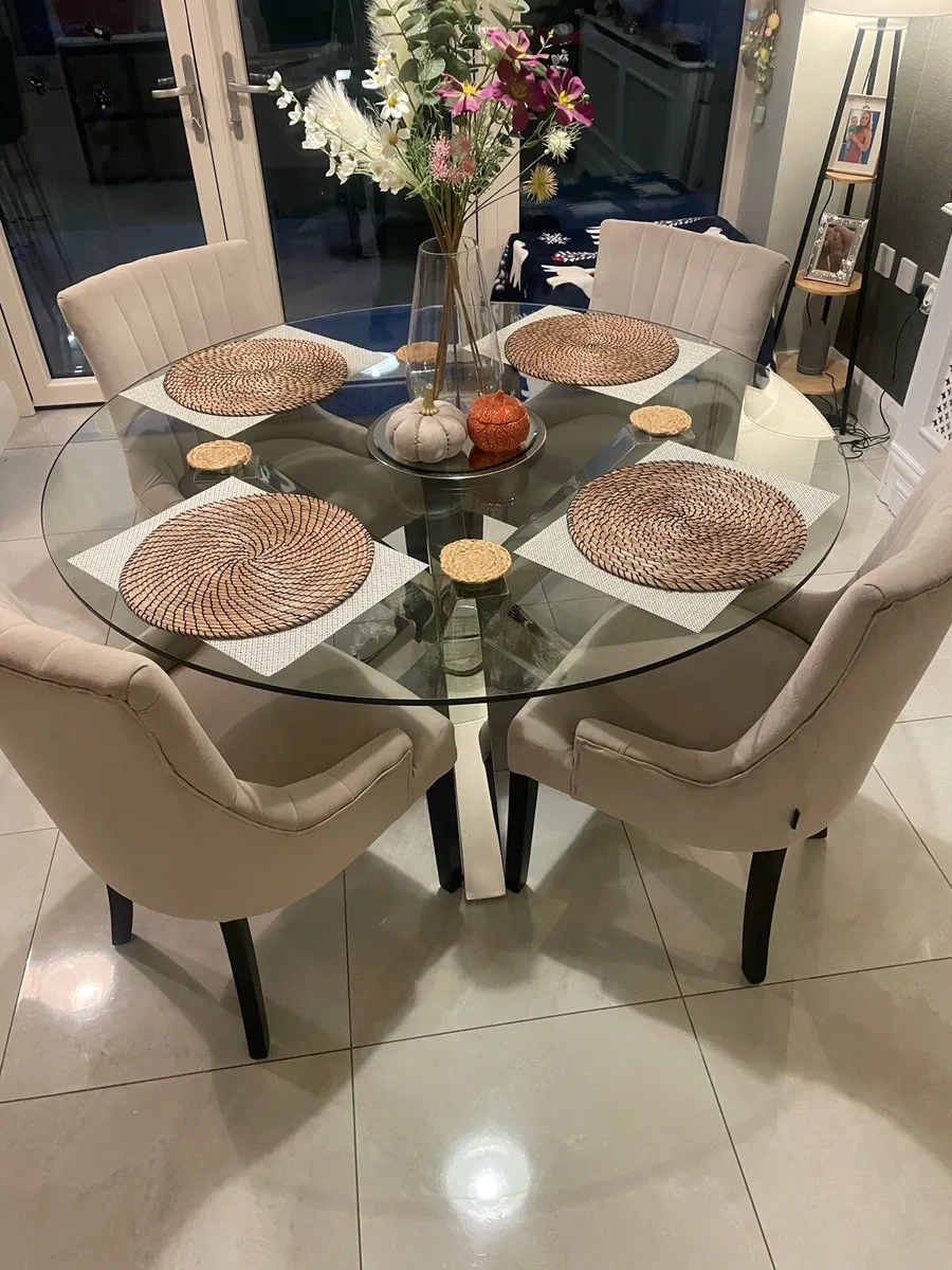 Dining table and chairs - Image 2