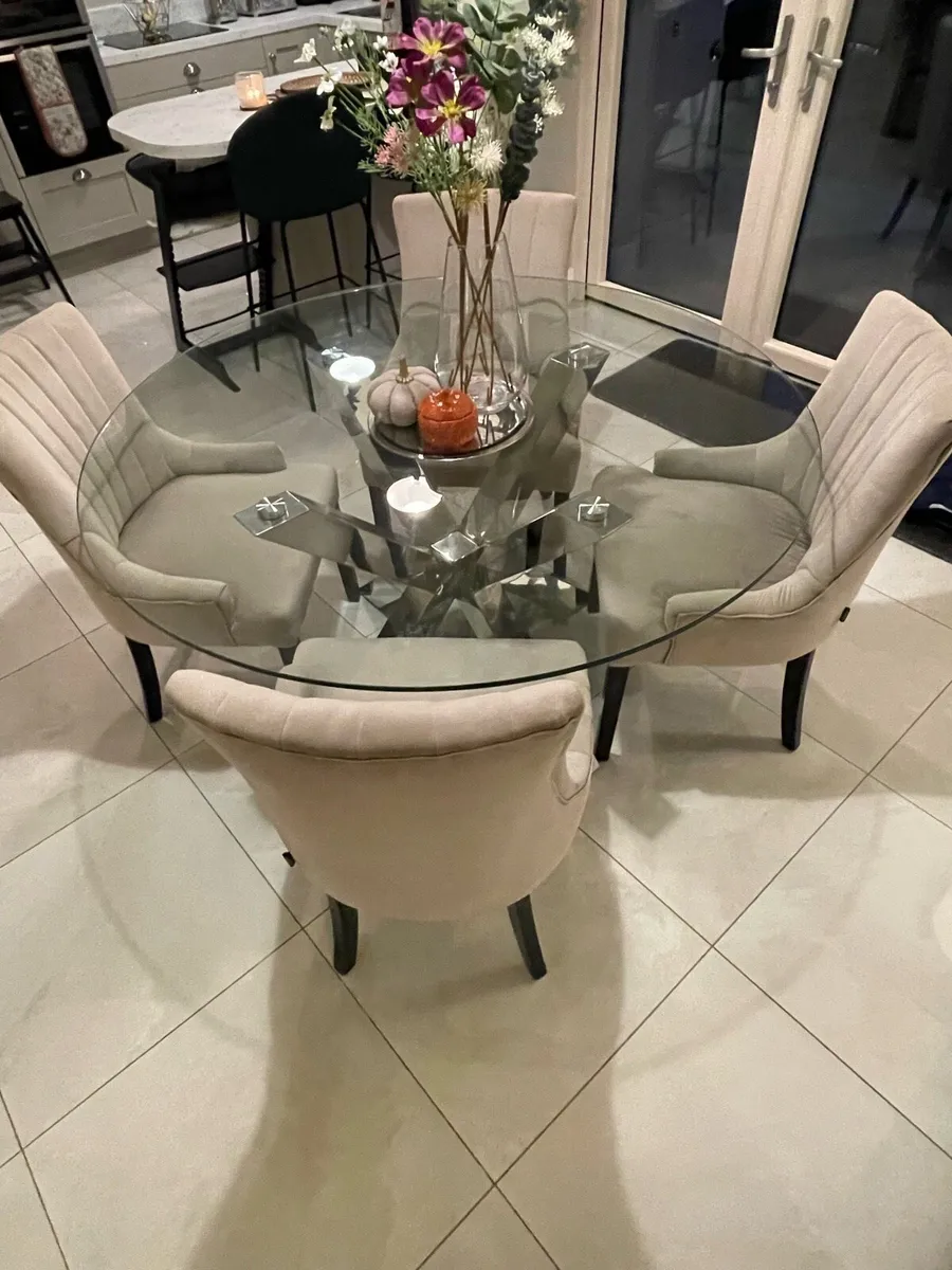 Dining table and chairs - Image 3