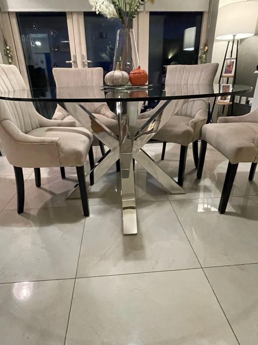 Dining table and chairs - Image 4