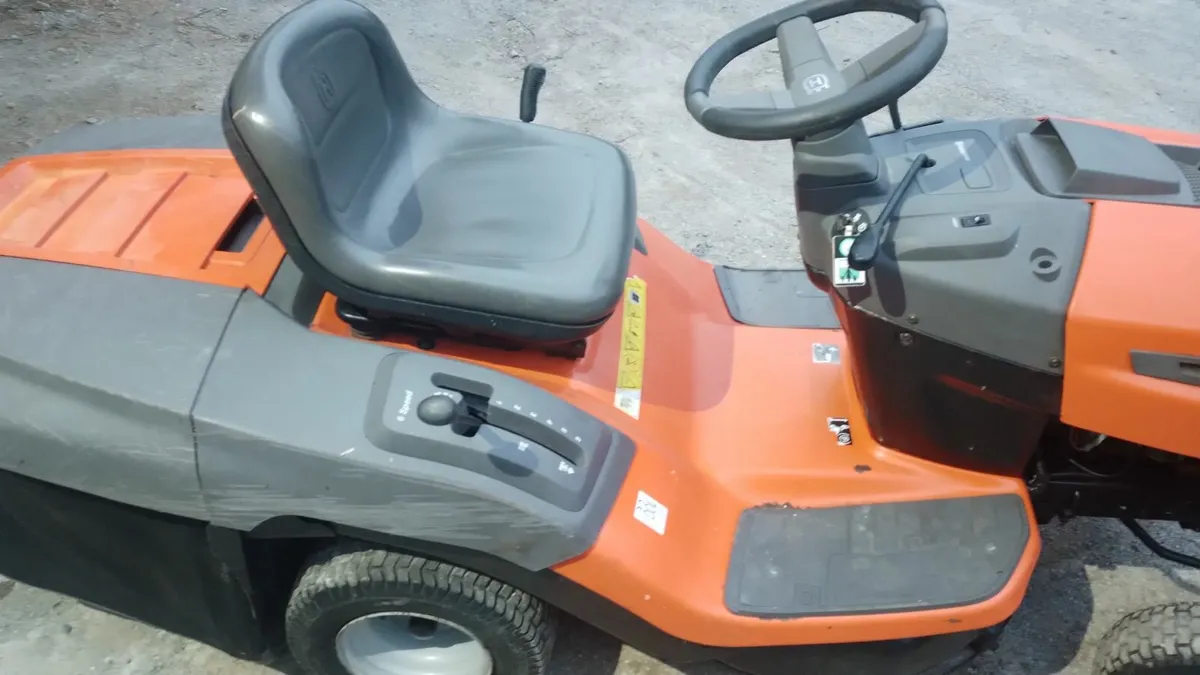 Ride-on mower - Image 2