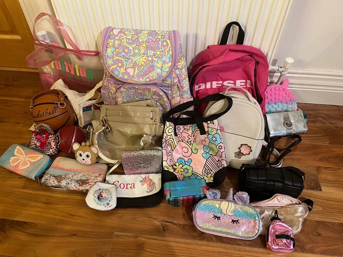 Selection of purses and handbags - Image 1