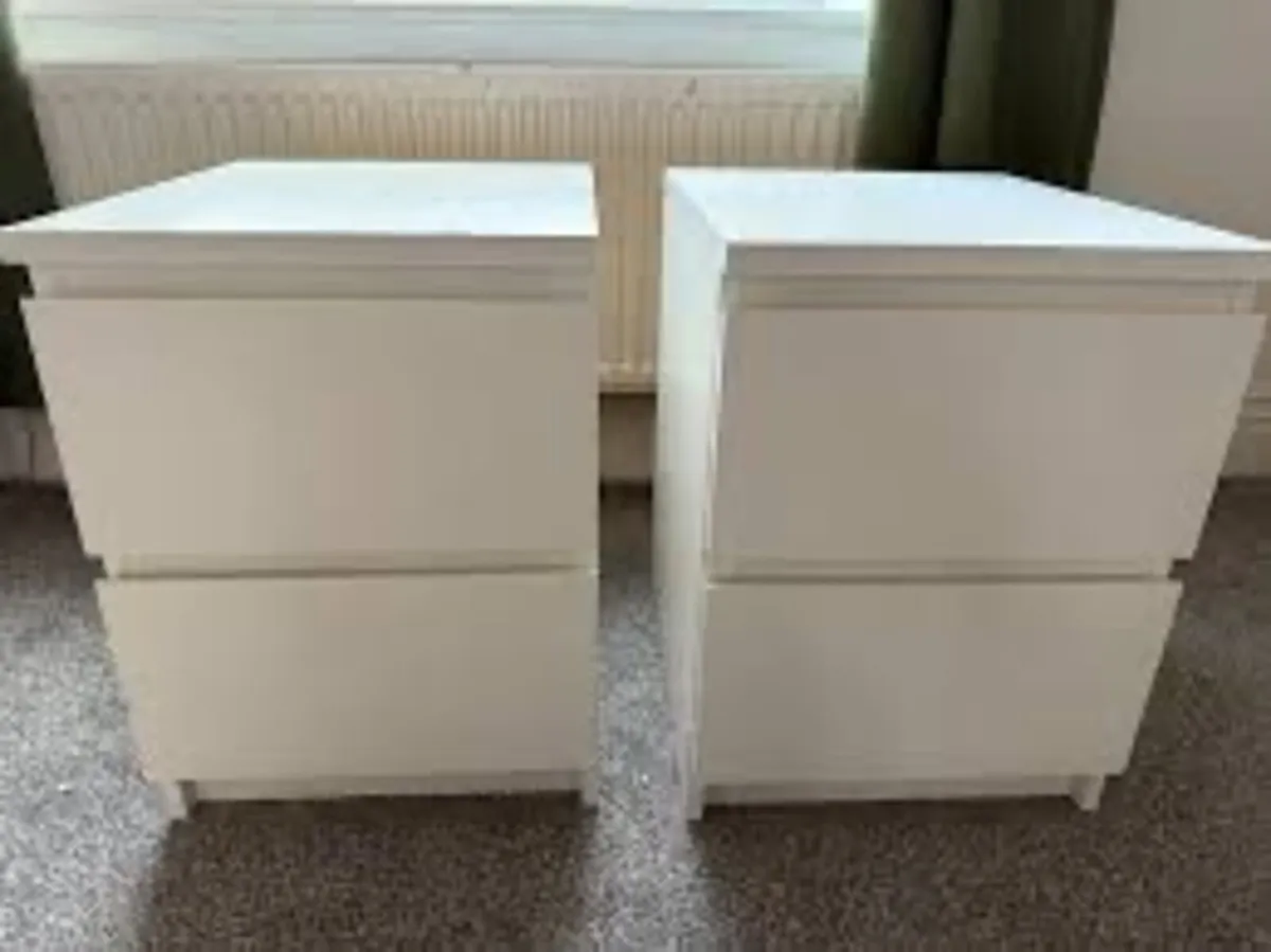 Bedside lockers