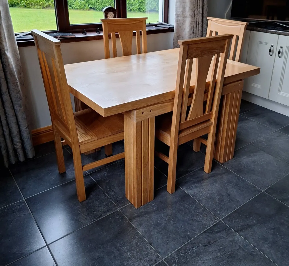 Table and 4 chairs - Image 1