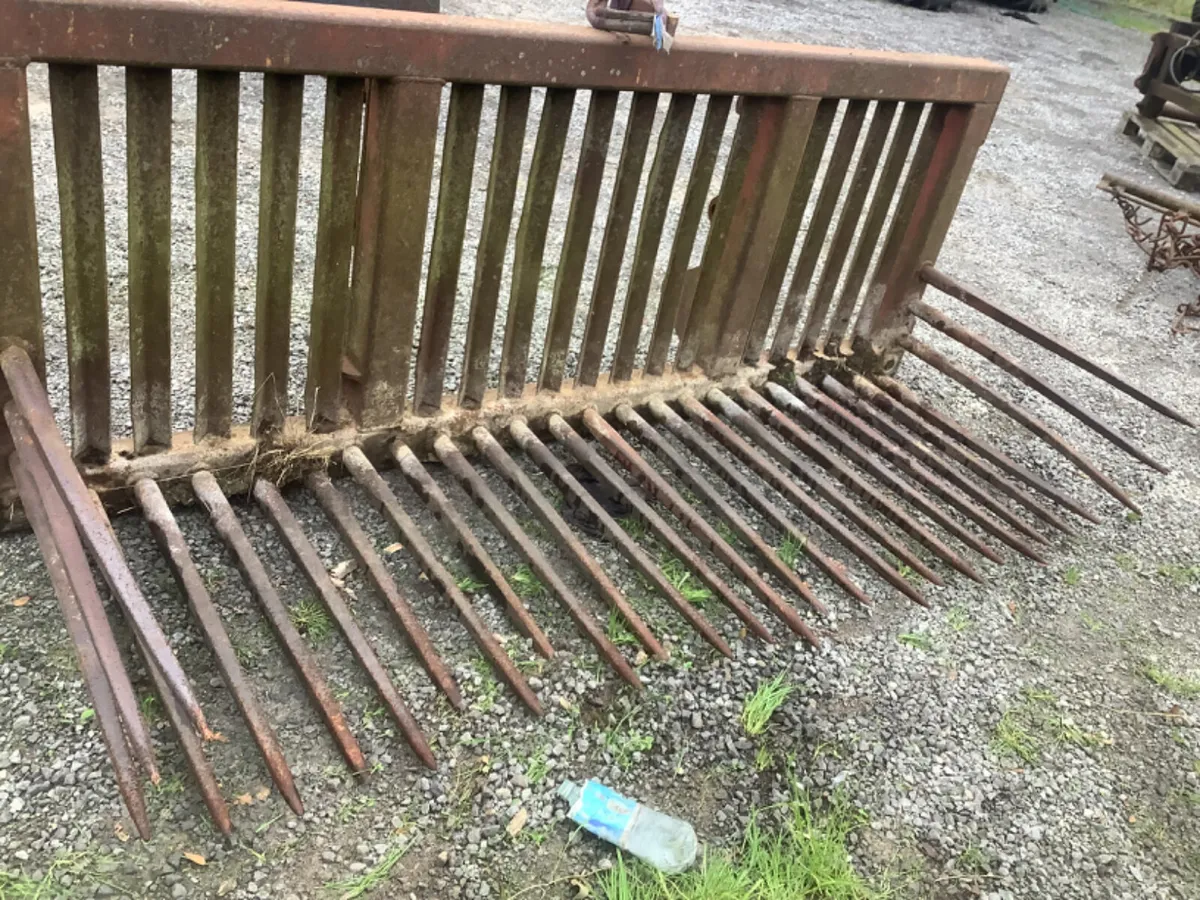 Various implements - Image 1