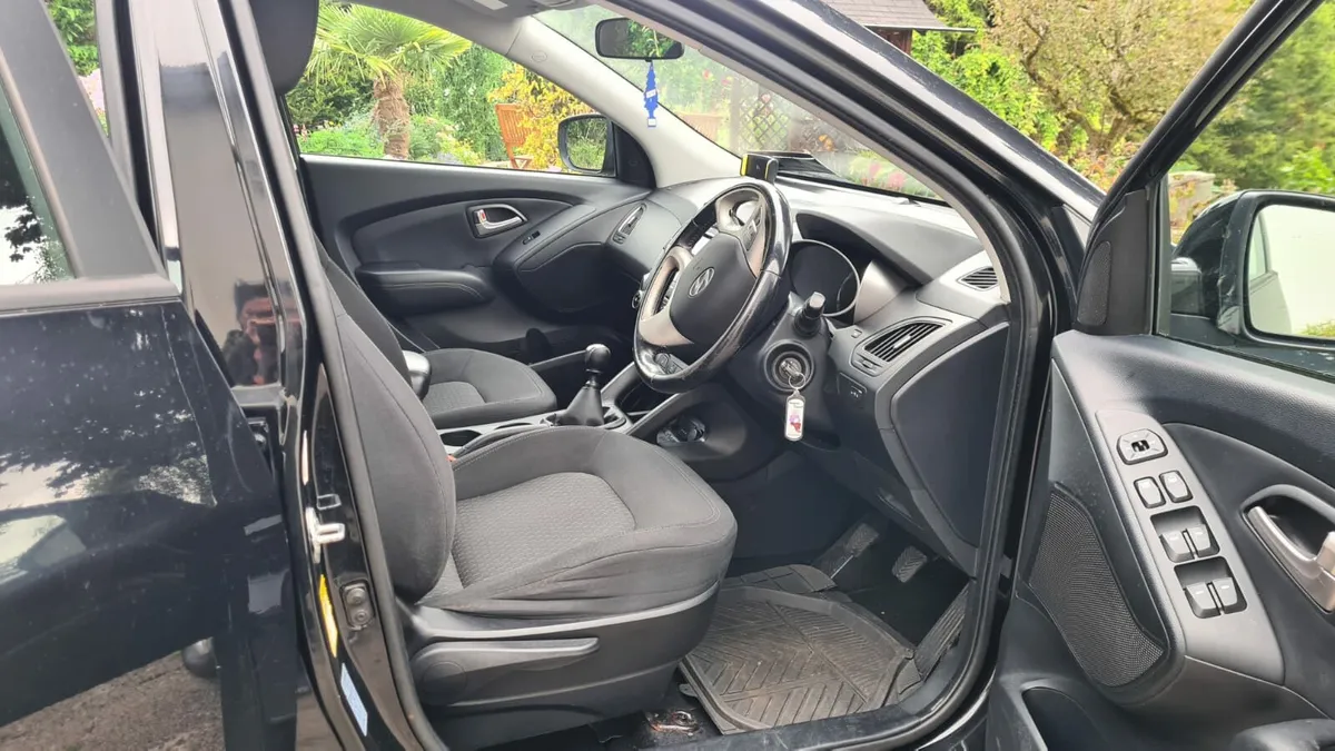 HYUNDAI IX35 - Image 4