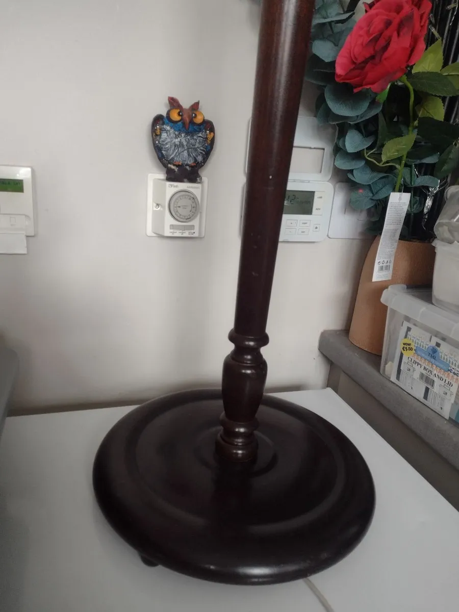 Tall antique wooden floor lamp - Image 4