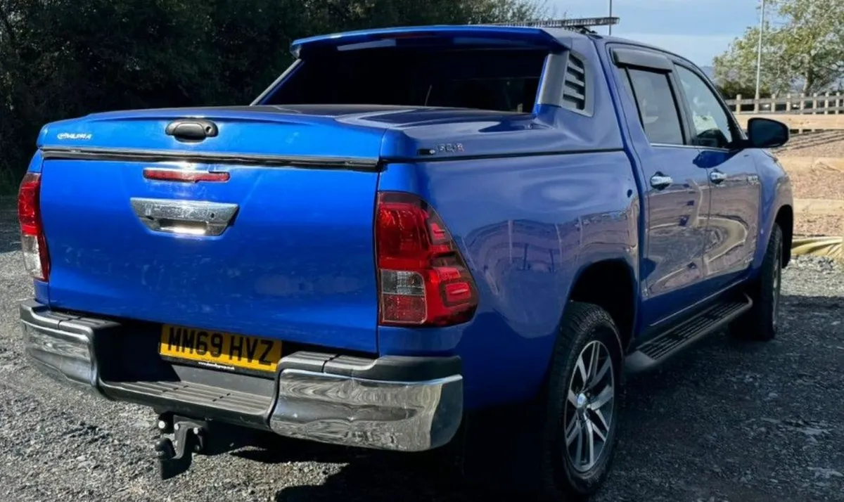 TOYOTA HILUX INVINCIBLE 4WD D-4D DCB, 2020 - Image 2