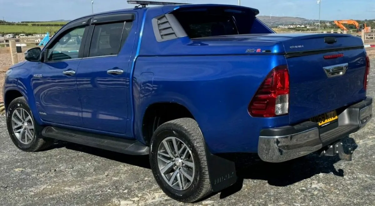 TOYOTA HILUX INVINCIBLE 4WD D-4D DCB, 2020 - Image 3