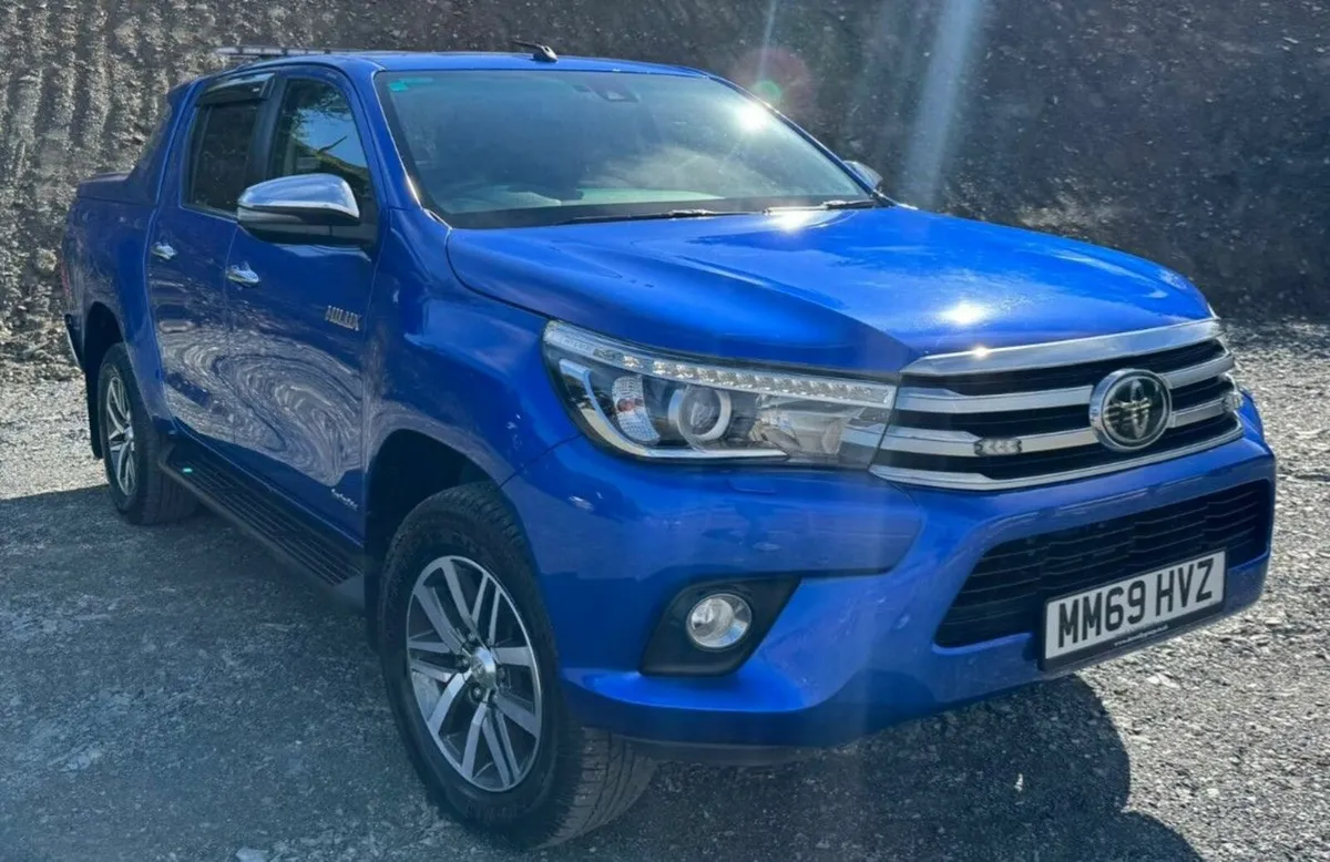 TOYOTA HILUX INVINCIBLE 4WD D-4D DCB, 2020 - Image 1