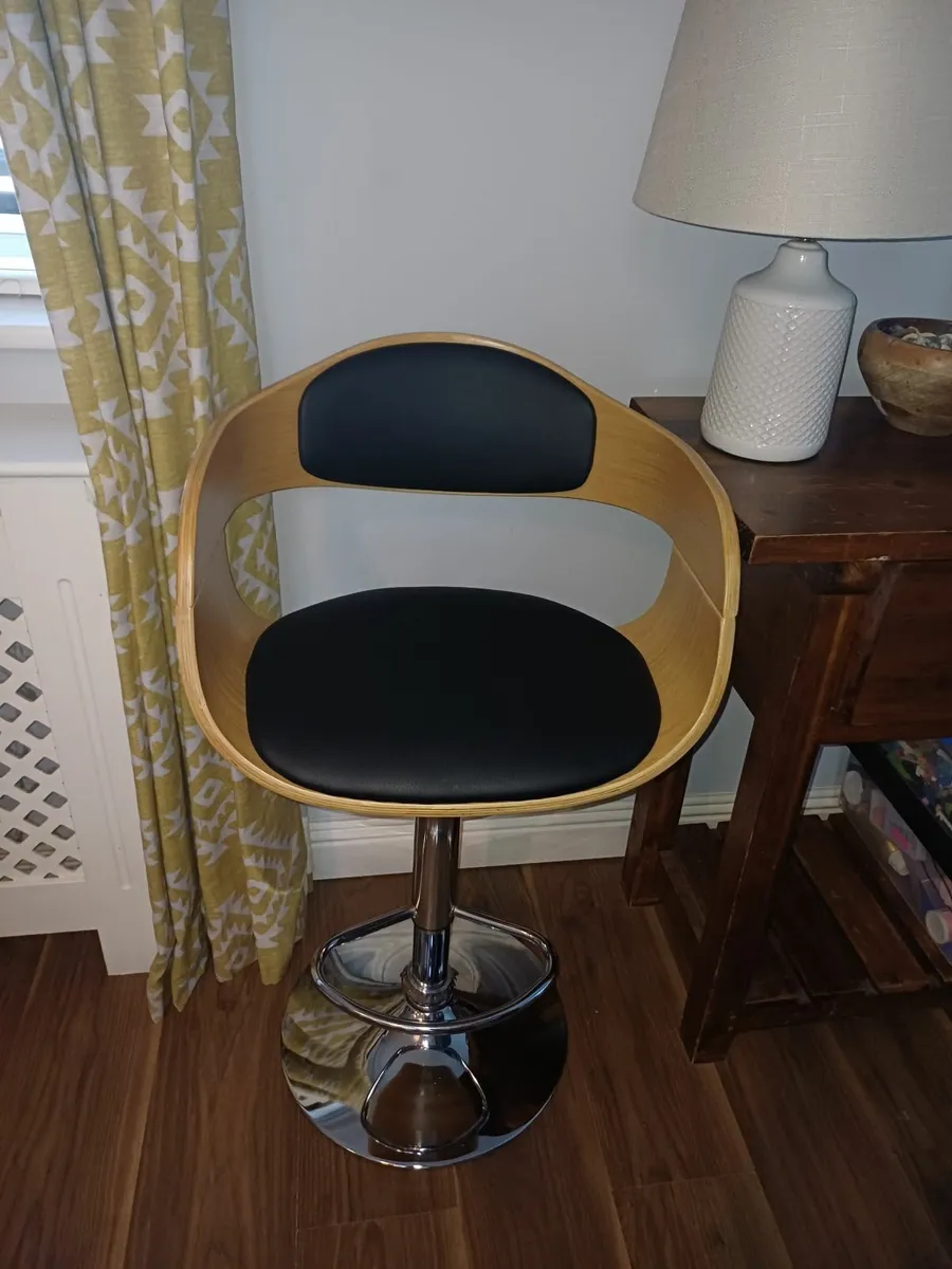 Bar stool/kitchen Island stool - Image 1