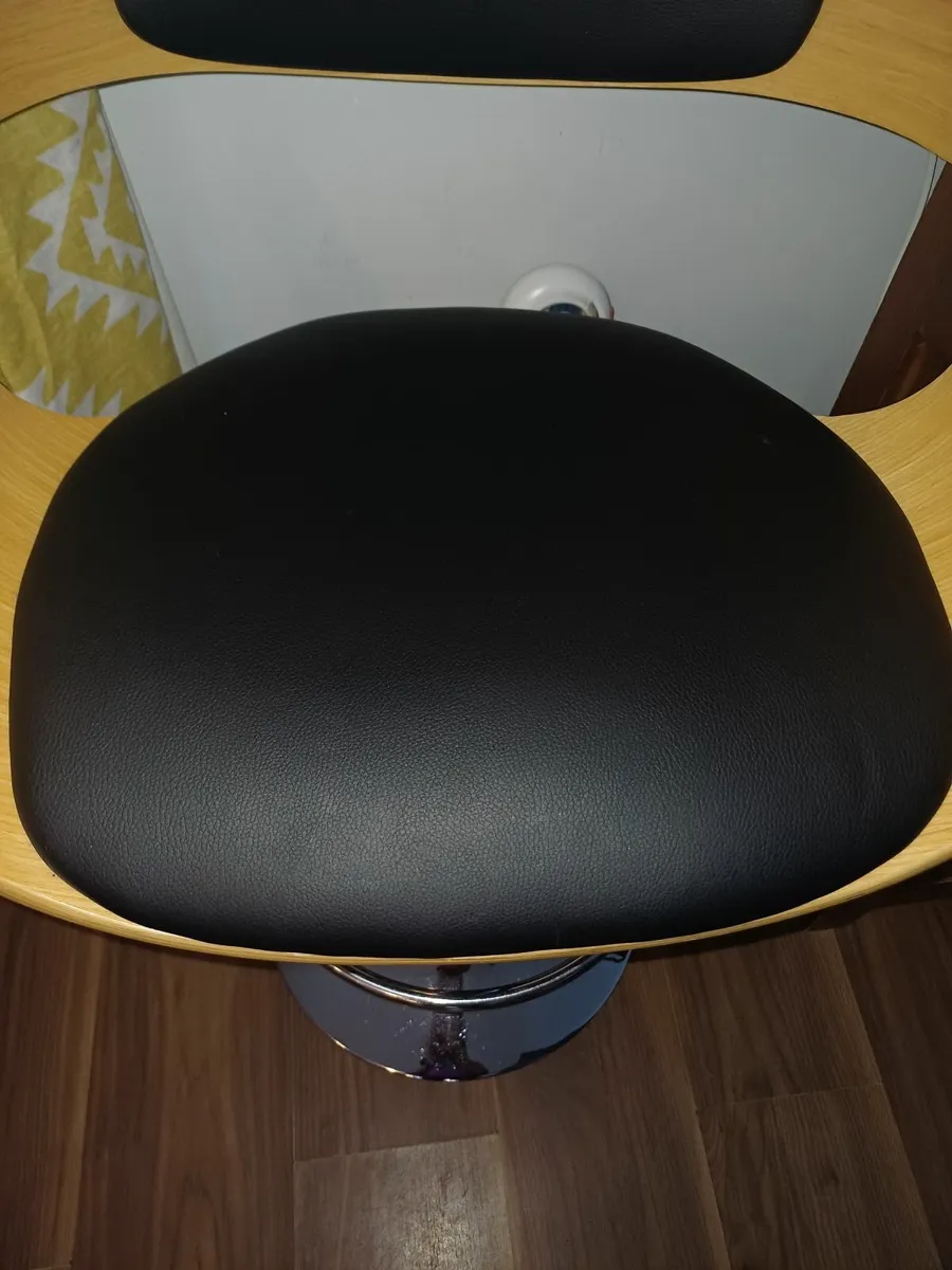 Bar stool/kitchen Island stool - Image 3