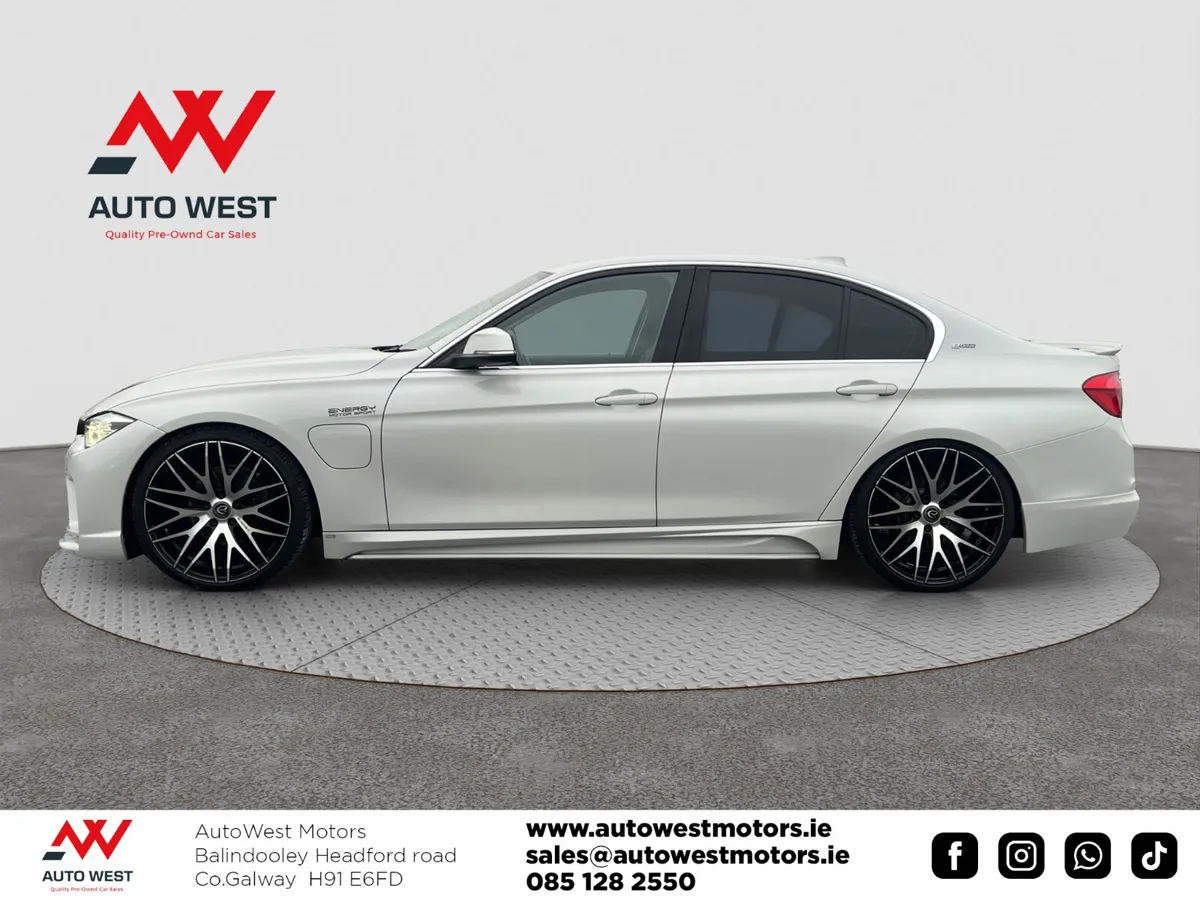 2016 BMW 330E Plug-In Hybrid AUTOMATIC - Image 4
