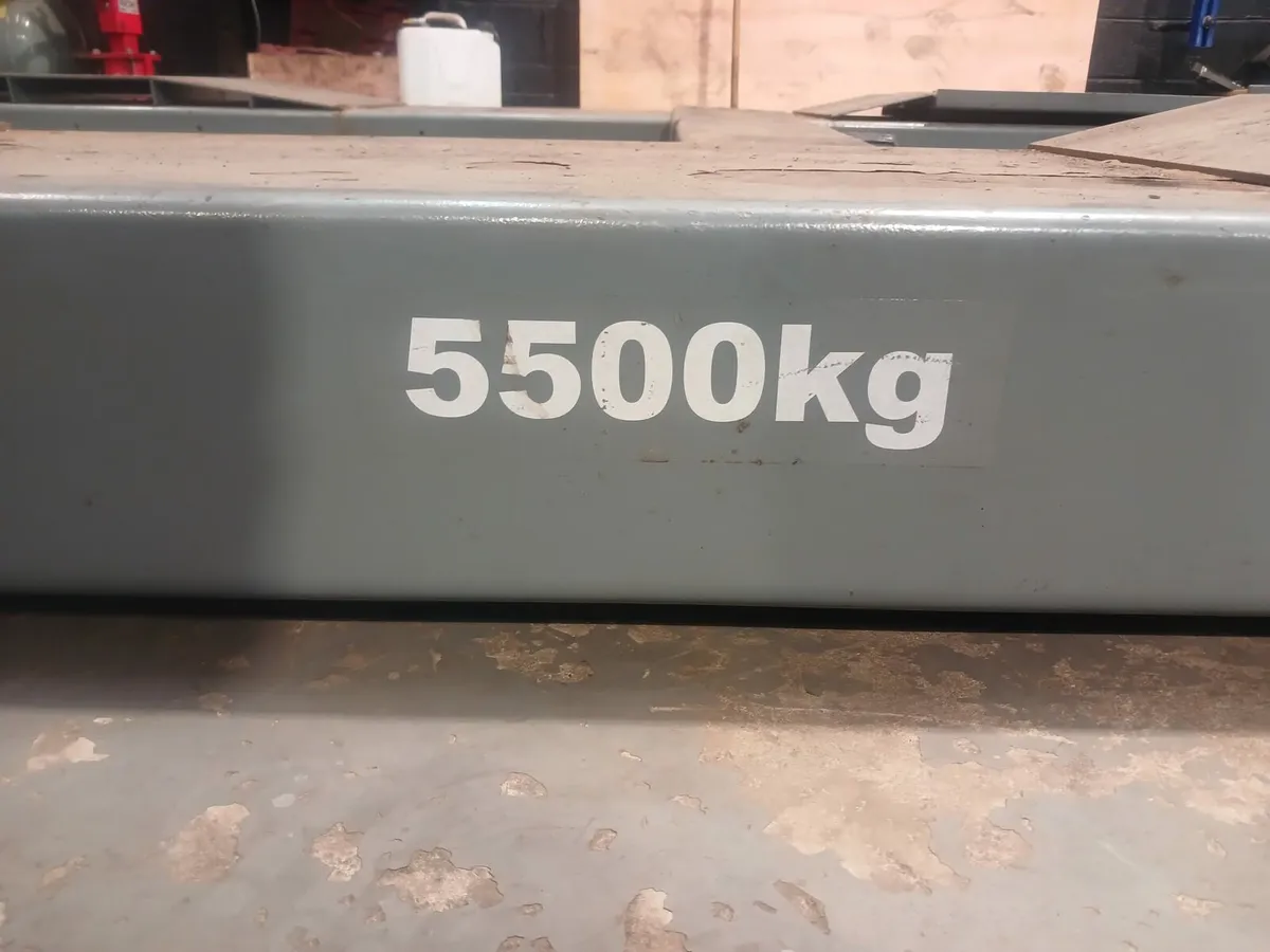 Four post vehicle lift - Image 4