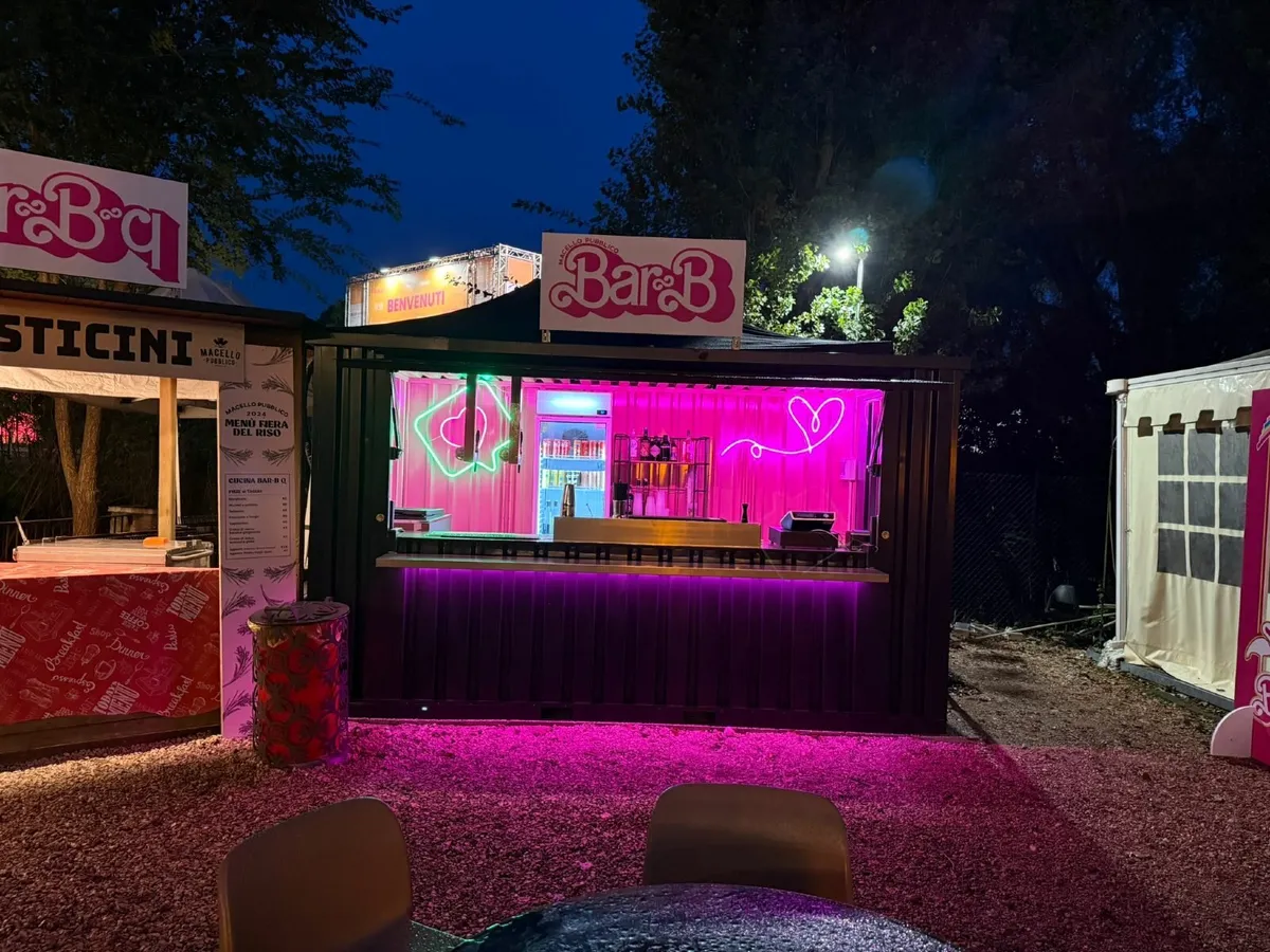 Mobile Bar Unit – Easy to Move and Maintain - Image 1
