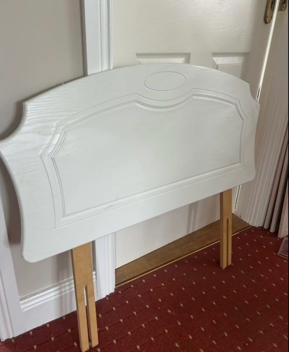 Single white wood headboard - Image 1