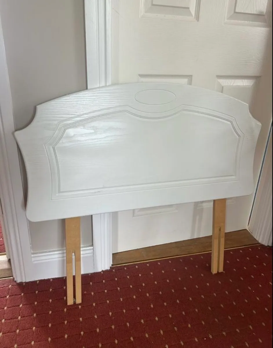 Single white wood headboard - Image 2