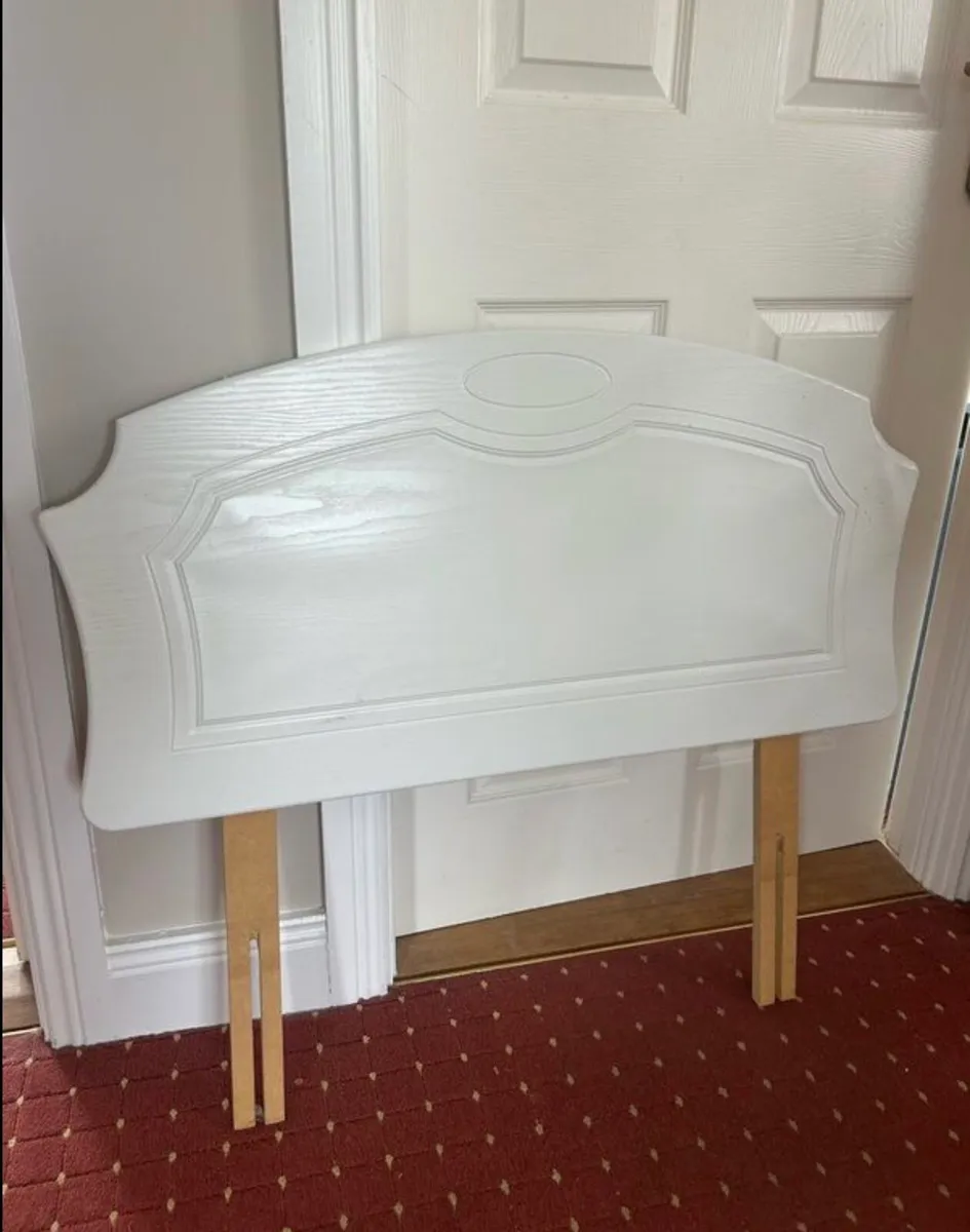 Single white wood headboard - Image 3
