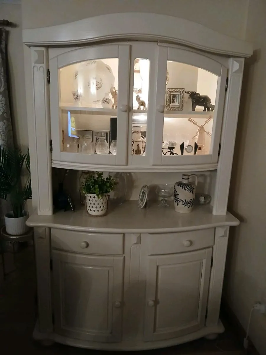 Cream dresser - Image 1