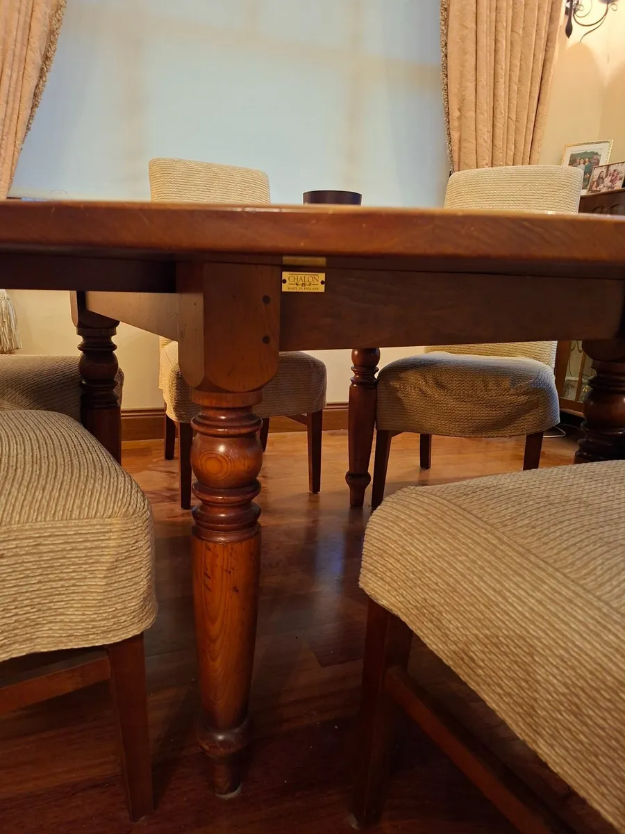 Large circular dining table & 6 chairs - Image 2