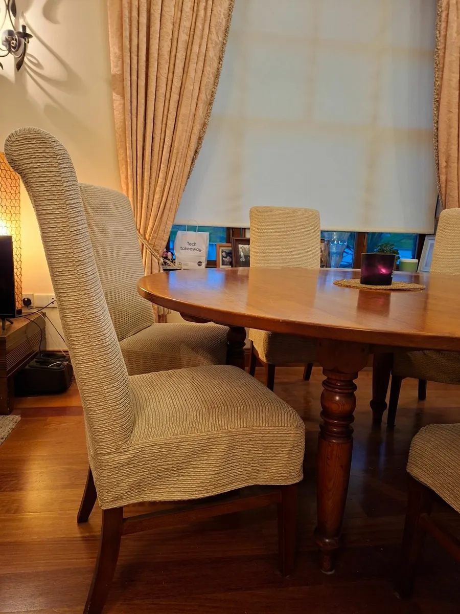 Large circular dining table & 6 chairs - Image 4