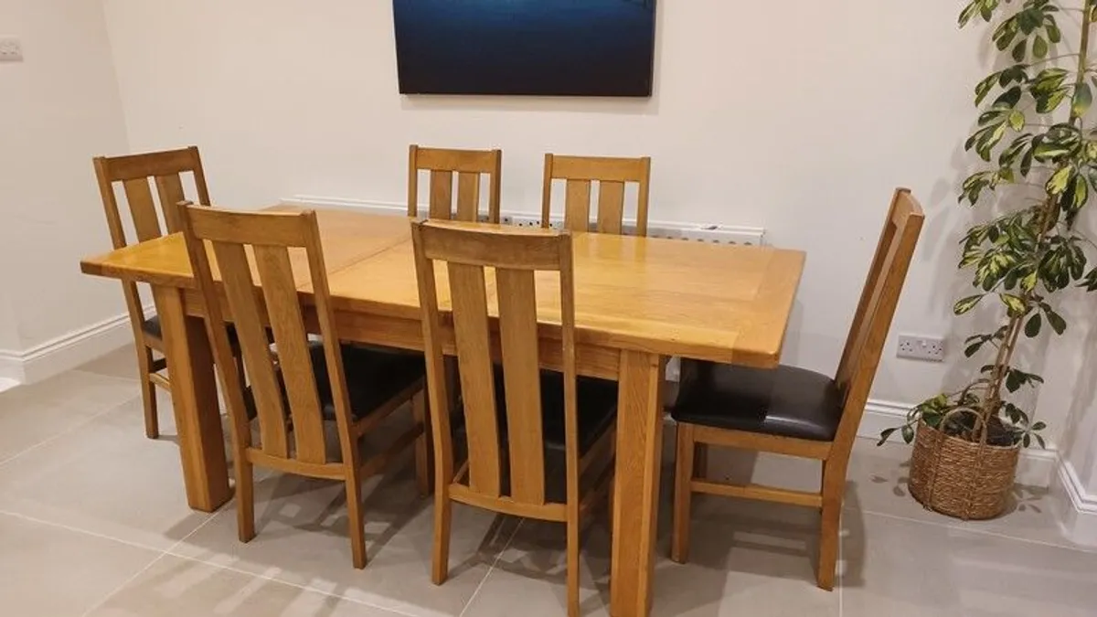 kitchen table - Image 1