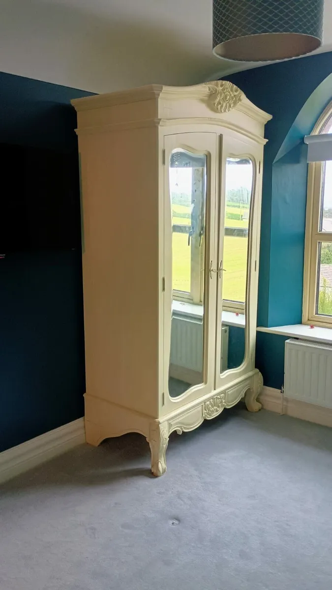 Beautiful French style wardrobe with mirrors - Image 1