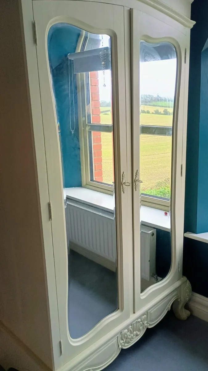Beautiful French style wardrobe with mirrors - Image 3