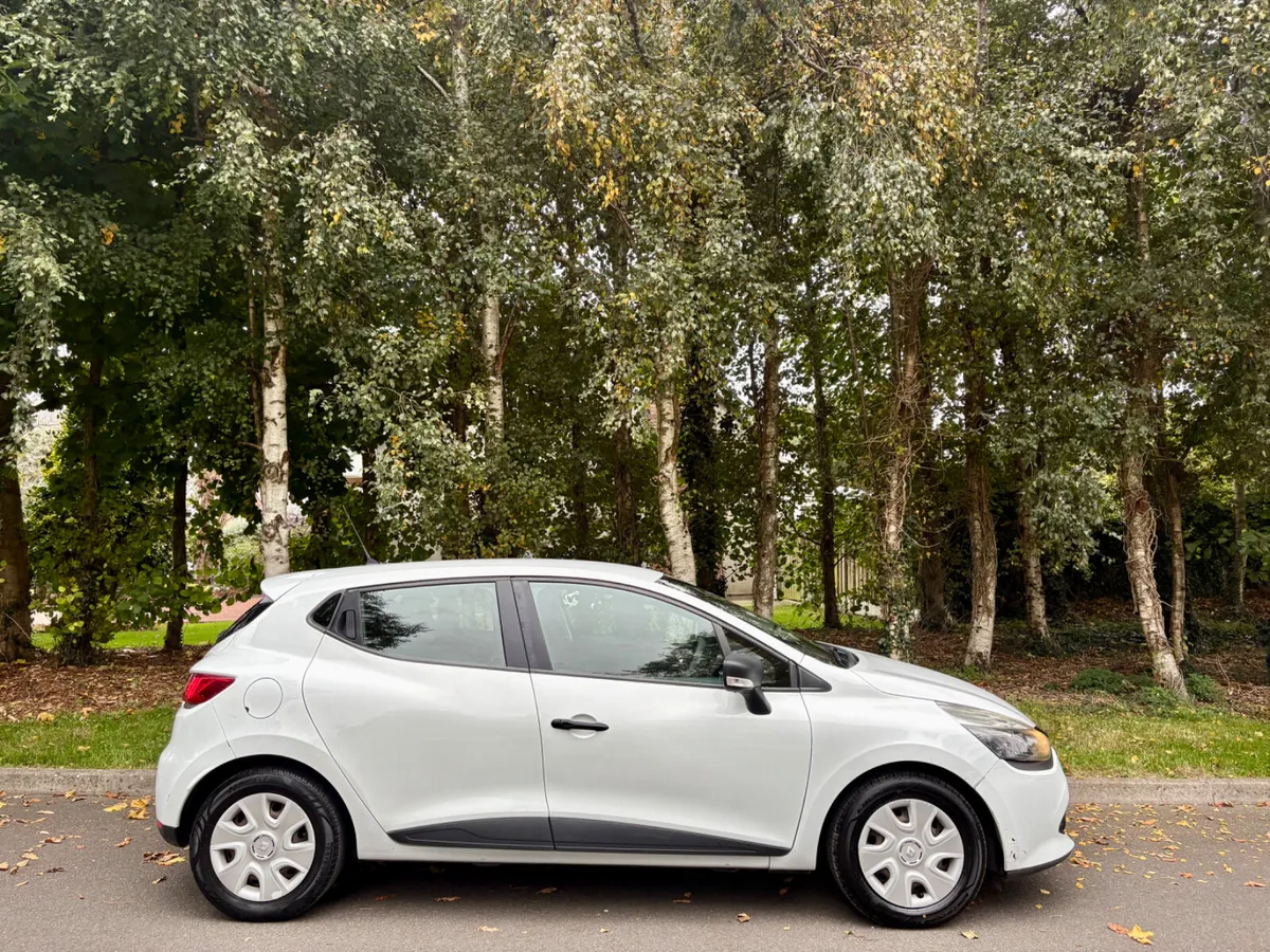 2014 Renault Clio Expression 1.2 low kms - Image 2