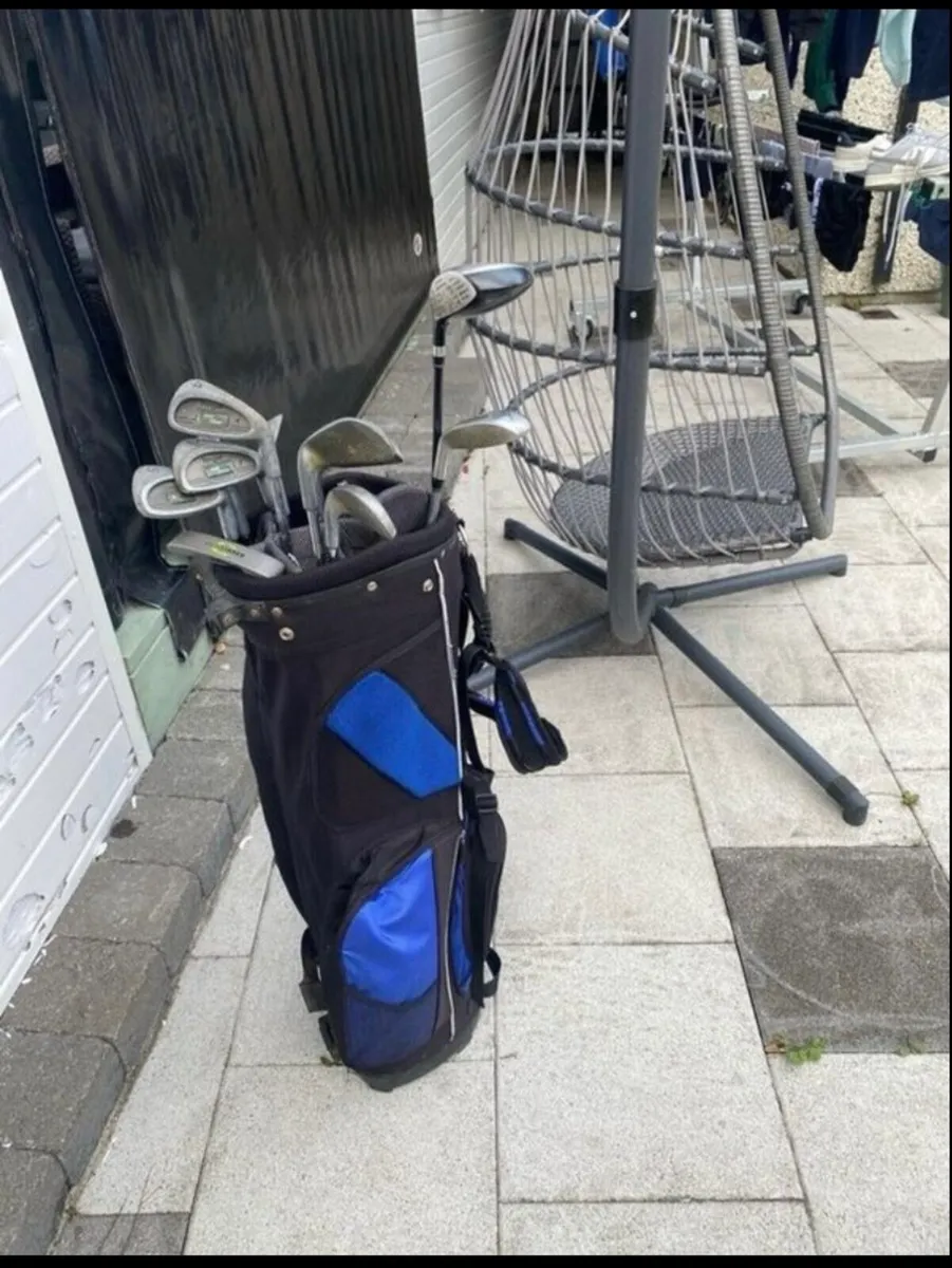 Golf clubs and bag - Image 1