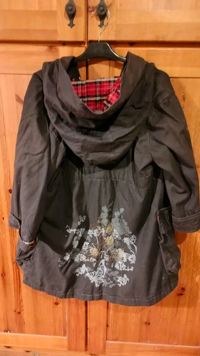 Ladies unusual gray coat fully lined. New with tag - Image 2