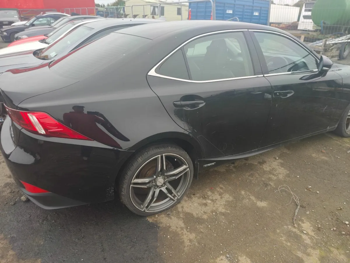 Lexus is 300h - Image 3
