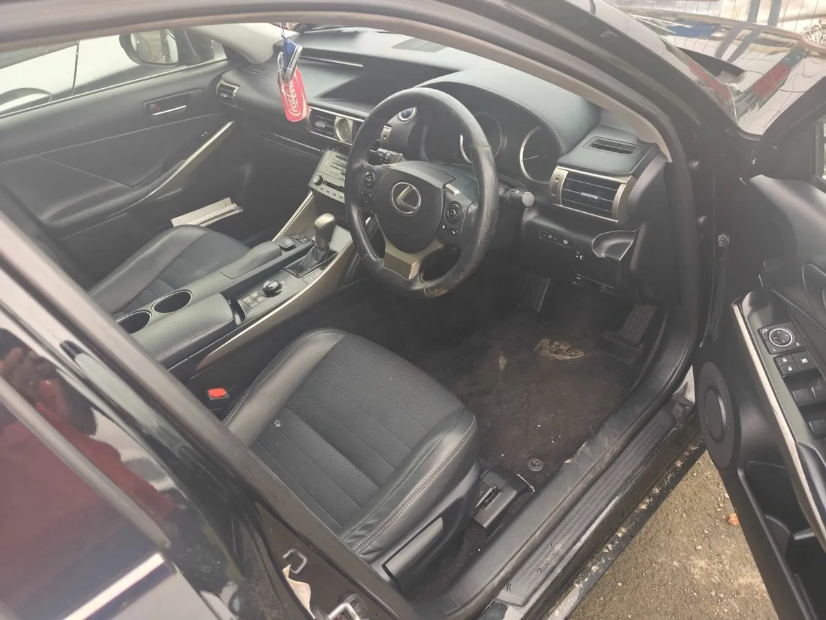 Lexus is 300h - Image 4