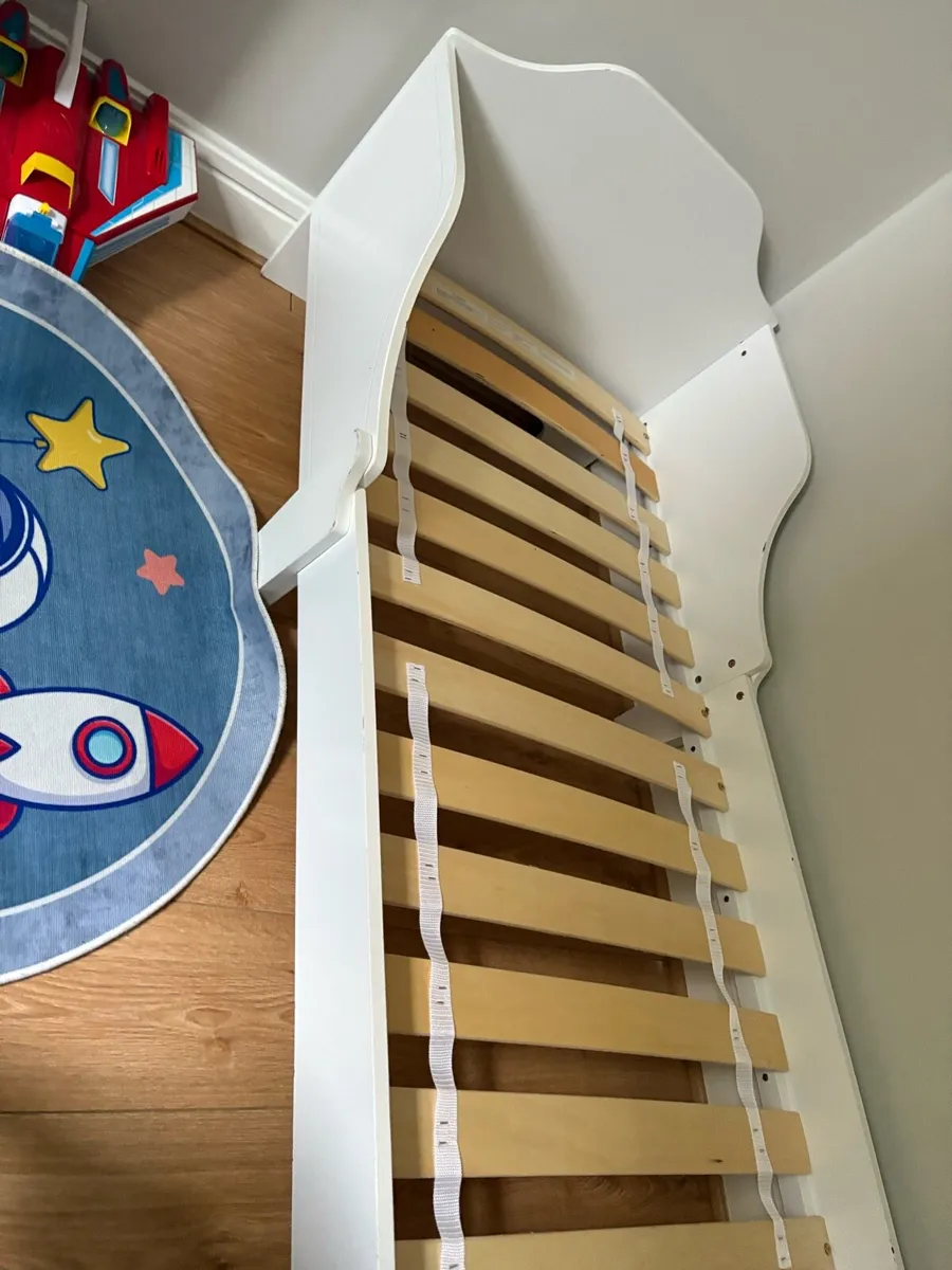 Toddler bed - Image 1