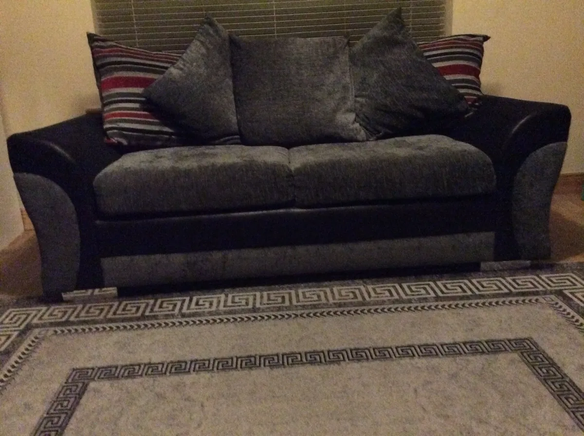 One and two seater couch,s in great condition - Image 3