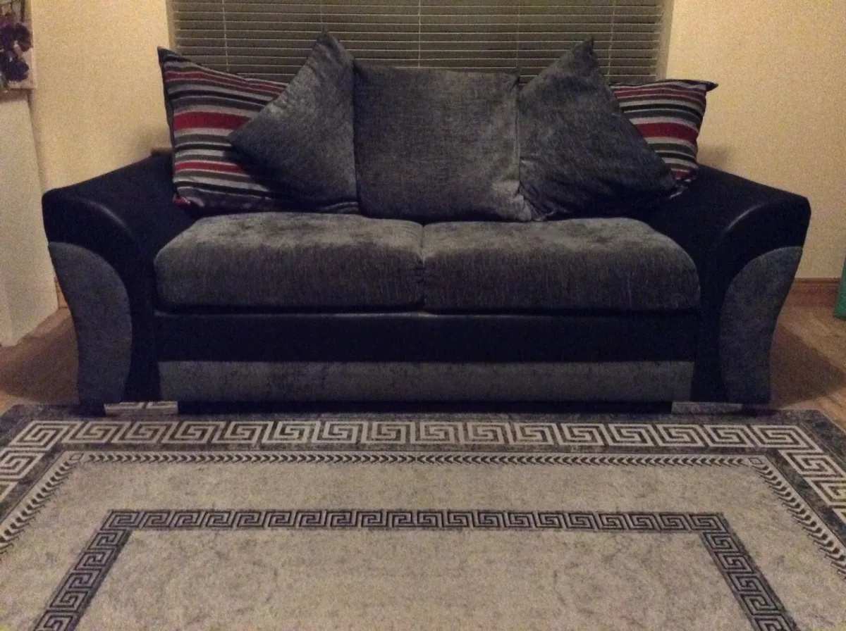 One and two seater couch,s in great condition - Image 4