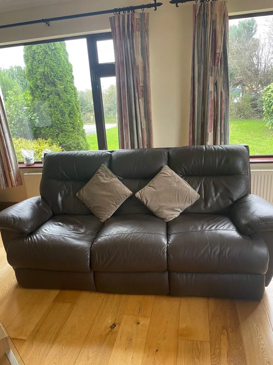 Brown leather suite : 3 seater, 2 seater and armch - Image 1
