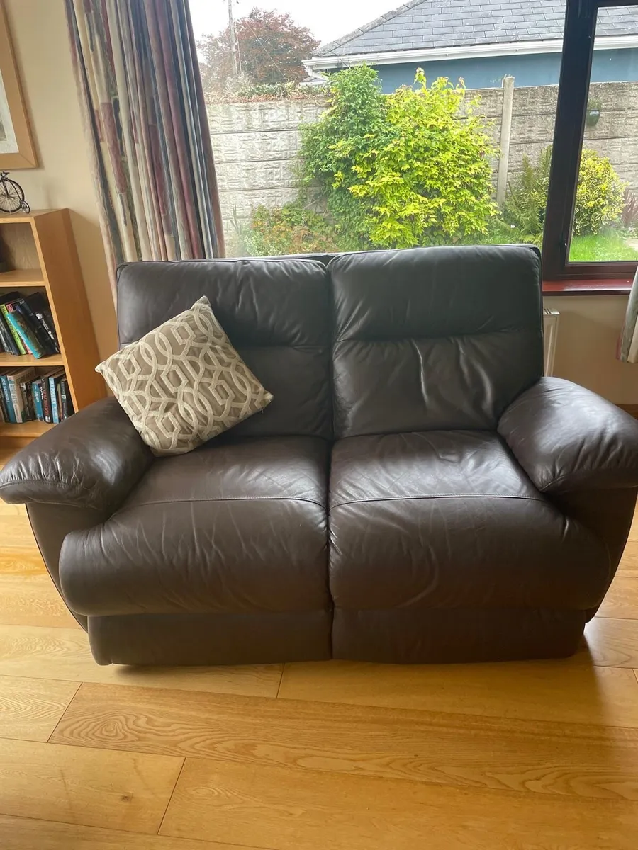 Brown leather suite : 3 seater, 2 seater and armch - Image 2