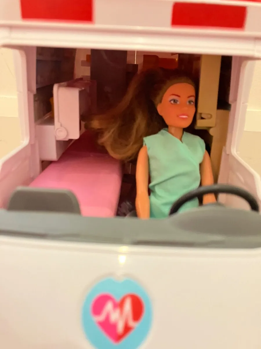 Barbie Ambulance and Hospital - Image 2