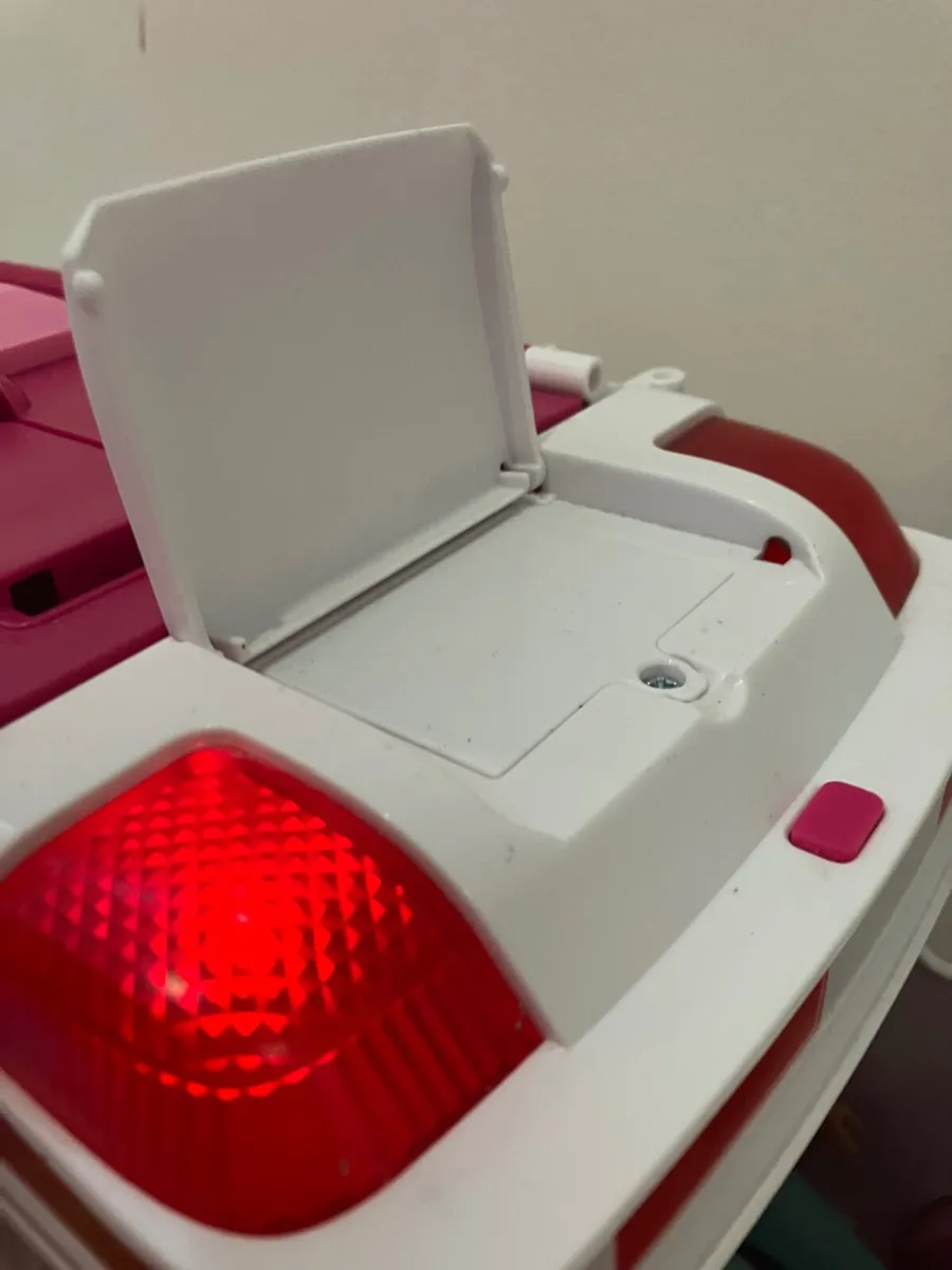 Barbie Ambulance and Hospital - Image 3