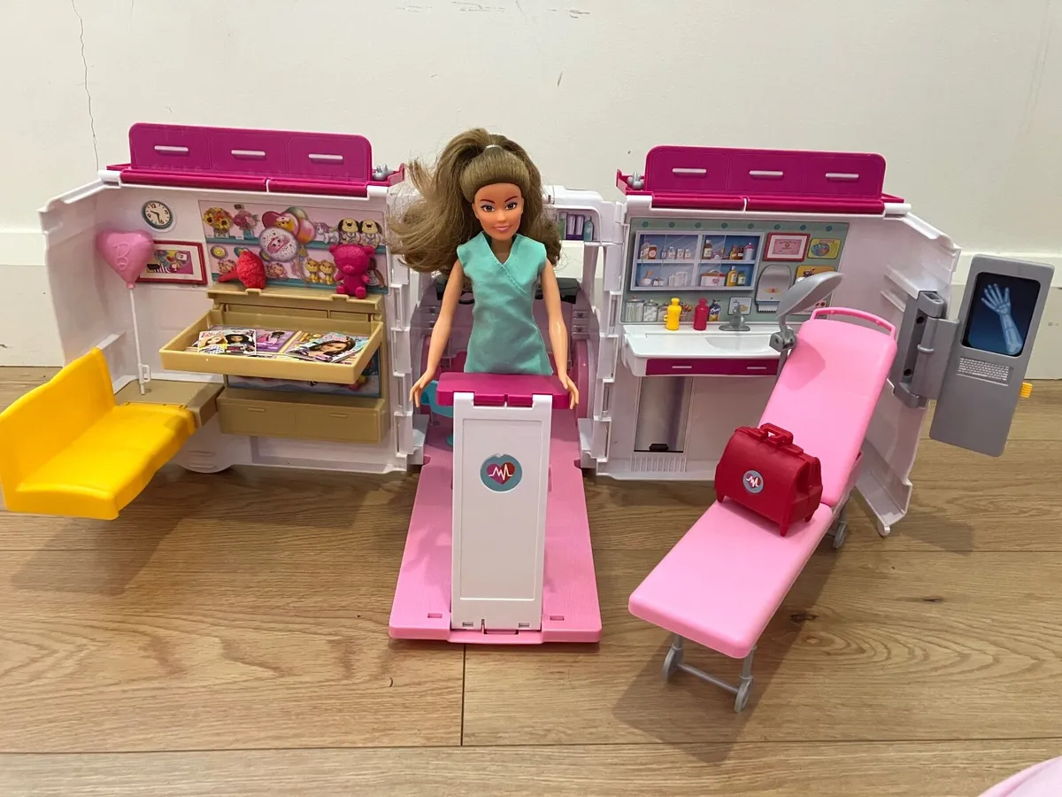 Barbie Ambulance and Hospital - Image 1