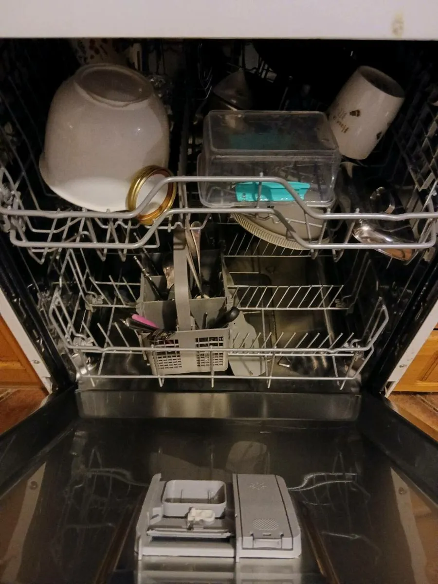 Dishwasher - Image 2